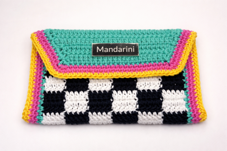 90s Inspired Clutch Pattern | Free Crochet Pattern